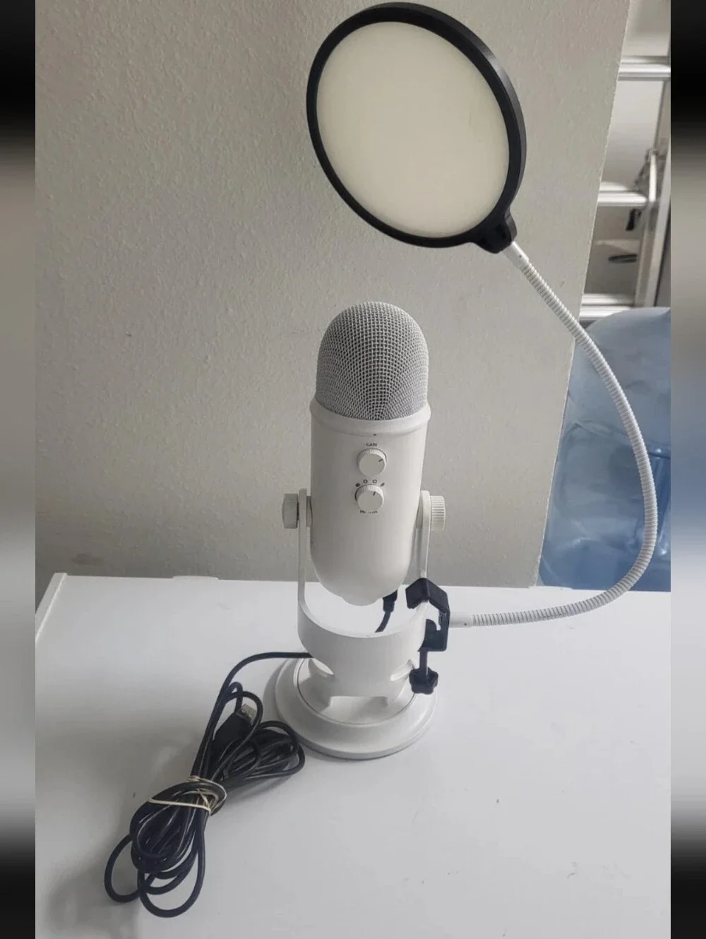 Blue Yeti USB Condenser Microphone Whiteout Edition w/ Pop Filter Tested Works